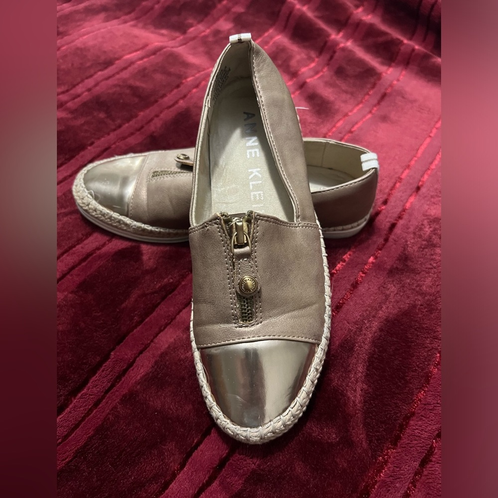 ANNE KLEIN Zip Down Espadrille Flats